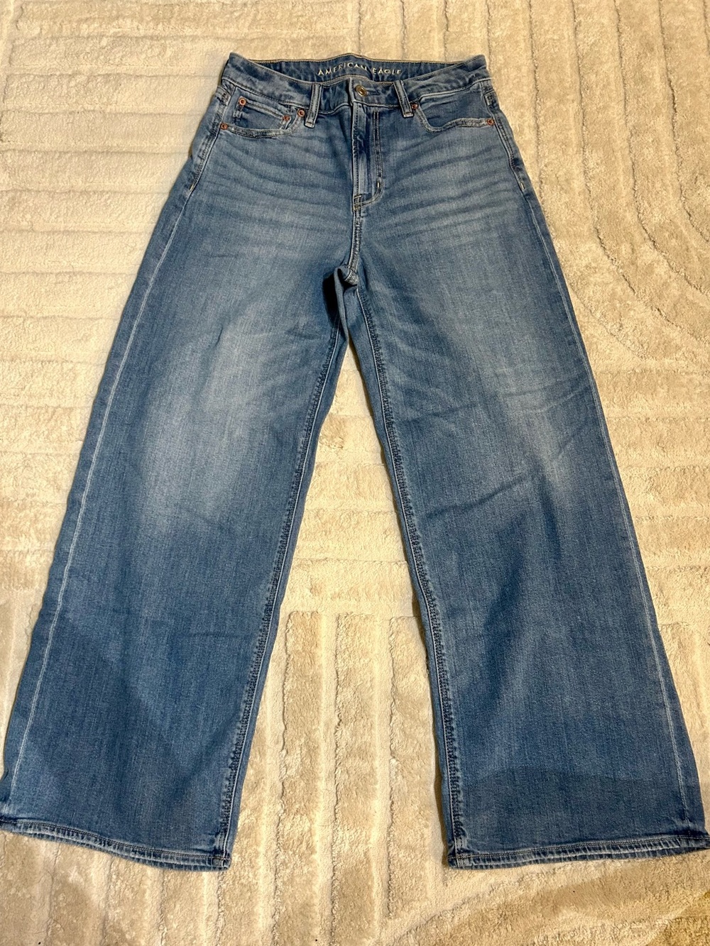 American Eagle Outfitters women’s high rise baggy - Medium Blue Wash